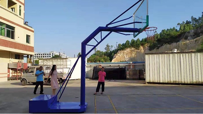 移動籃球架