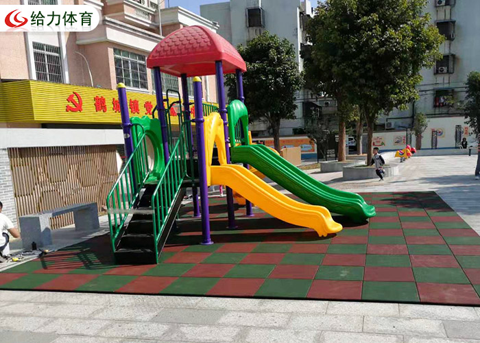 小區(qū)兒童滑梯