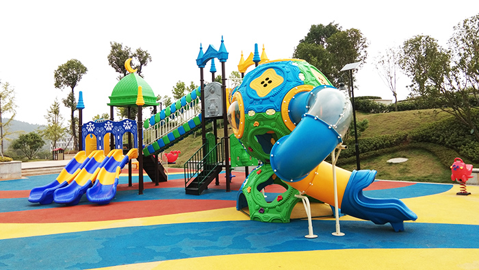 給力體育承接韶關丹霞新城小區移動籃球架，球場燈光圍網工程項目